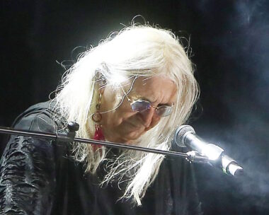 Νίκος Καρβέλας