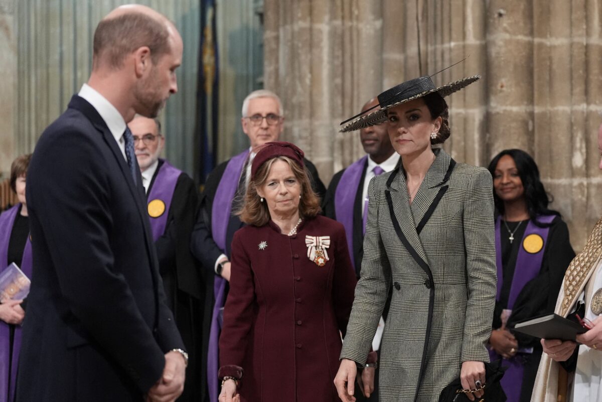 Στην εκκλησία με τεράστιο ψάθινο καπέλο η Κέιτ Μίντλετον