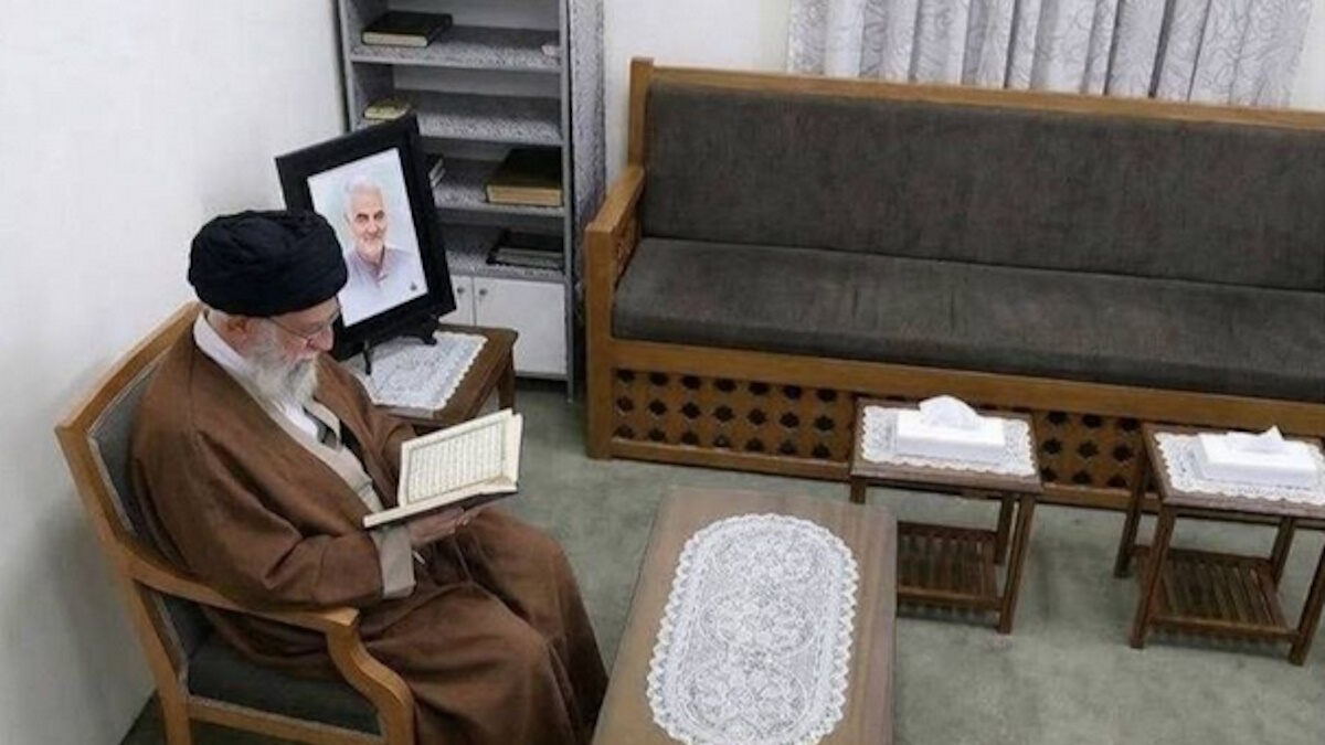 Μέση Ανατολή: Η «τελευταία φωτογραφία» του Αλί Χαμενεΐ κυκλοφορεί στα social media