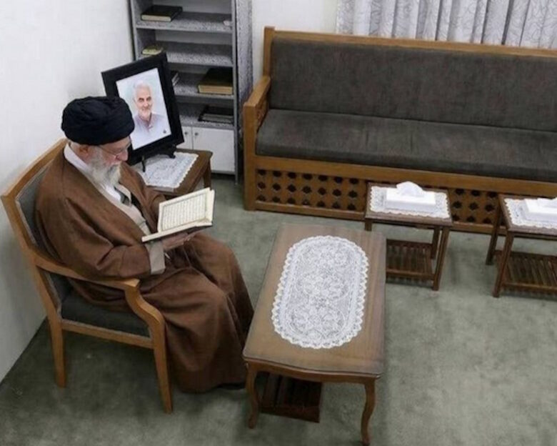 Μέση Ανατολή: Η «τελευταία φωτογραφία» του Αλί Χαμενεΐ κυκλοφορεί στα social media