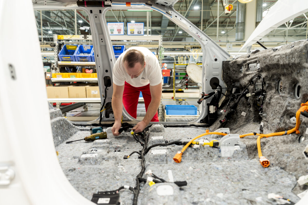 kia-ev2-zilina-start-of-production-assembly