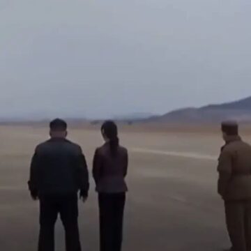 Ο Κιμ Γιουνκ Ουν με την κόρη του Κιμ Τζου Ε