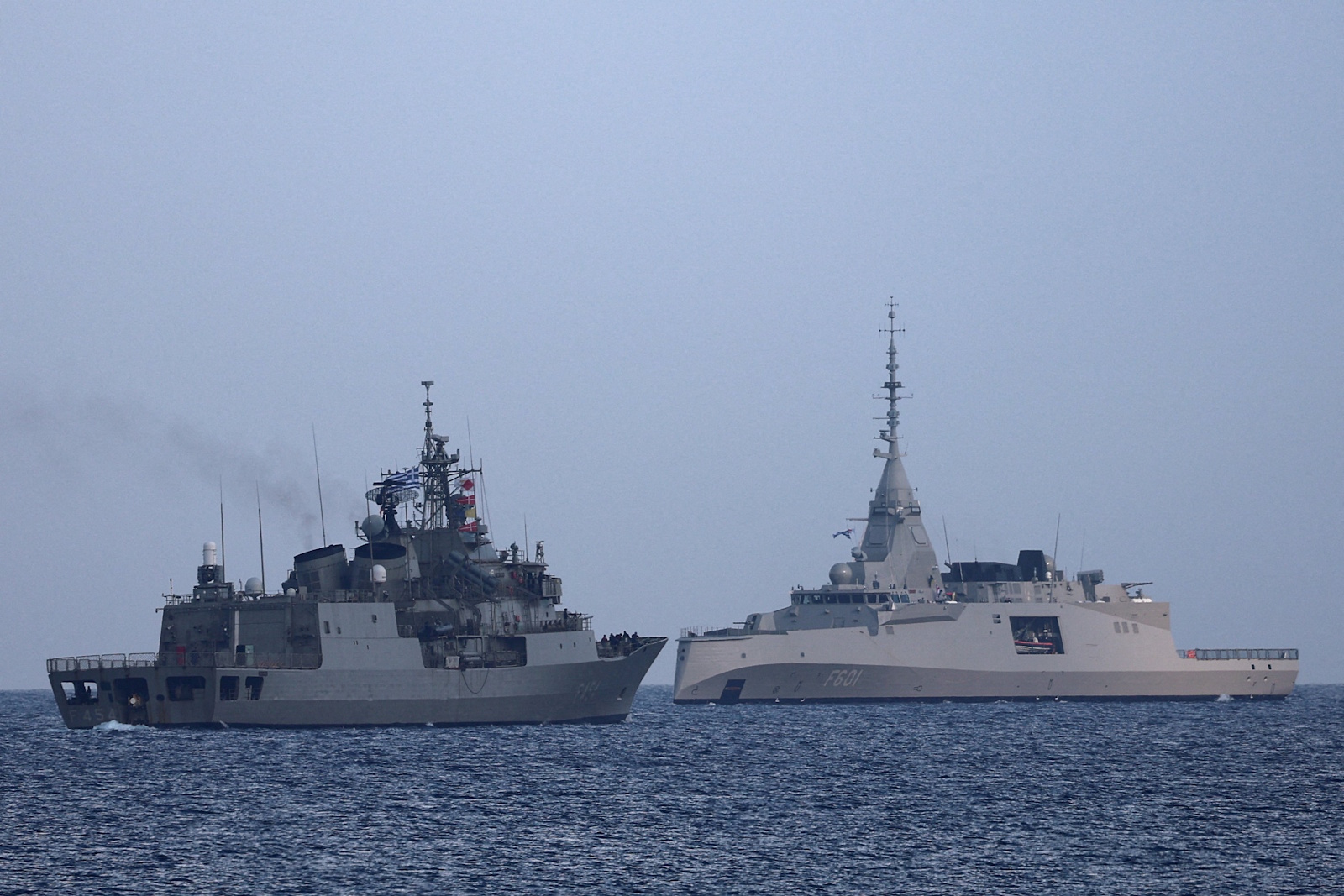 Greek frigates “Kimon” and “Psara” approach the port of Limassol Greek frigates