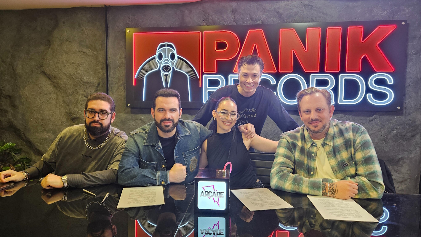 H Klavdia, οι Arcade και τα στελέχη της εταιρείας