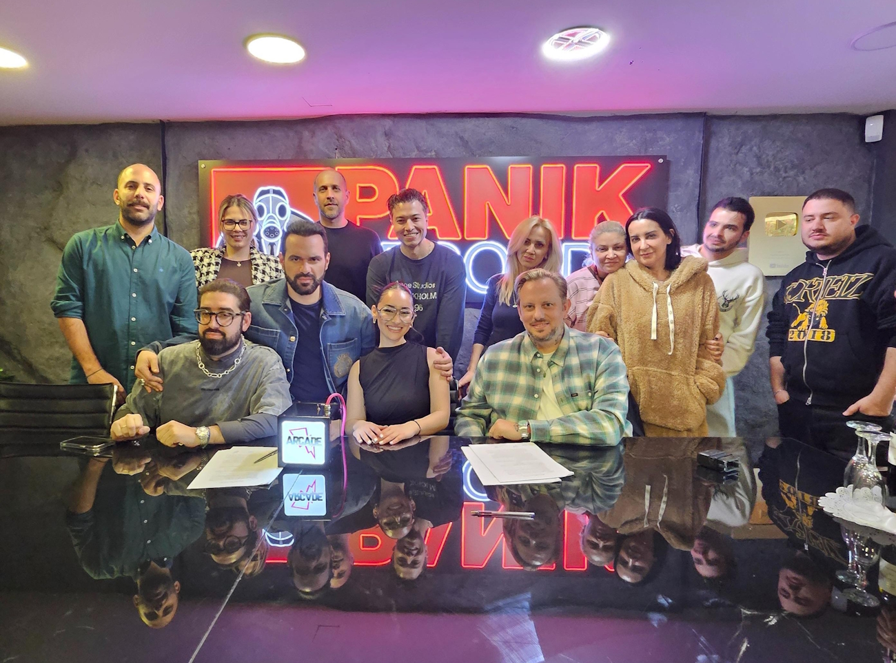 H Klavdia, οι Arcade και τα στελέχη της εταιρείας