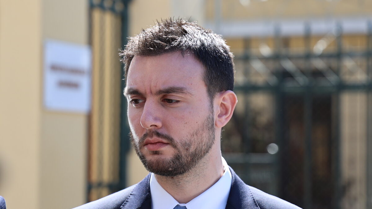 Δίκη του ανεξάρτητου βουλευτή, προερχόμενος από τους "Σπαρτιάτες", Κωνσταντίνου Φλώρου για βιαιοπραγία σε βάρος του βουλευτή της Ελληνικής Λύσης Βασίλη Γραμμένου στο Μεικτό Ορκωτό Δικαστήριο της Αθήνας