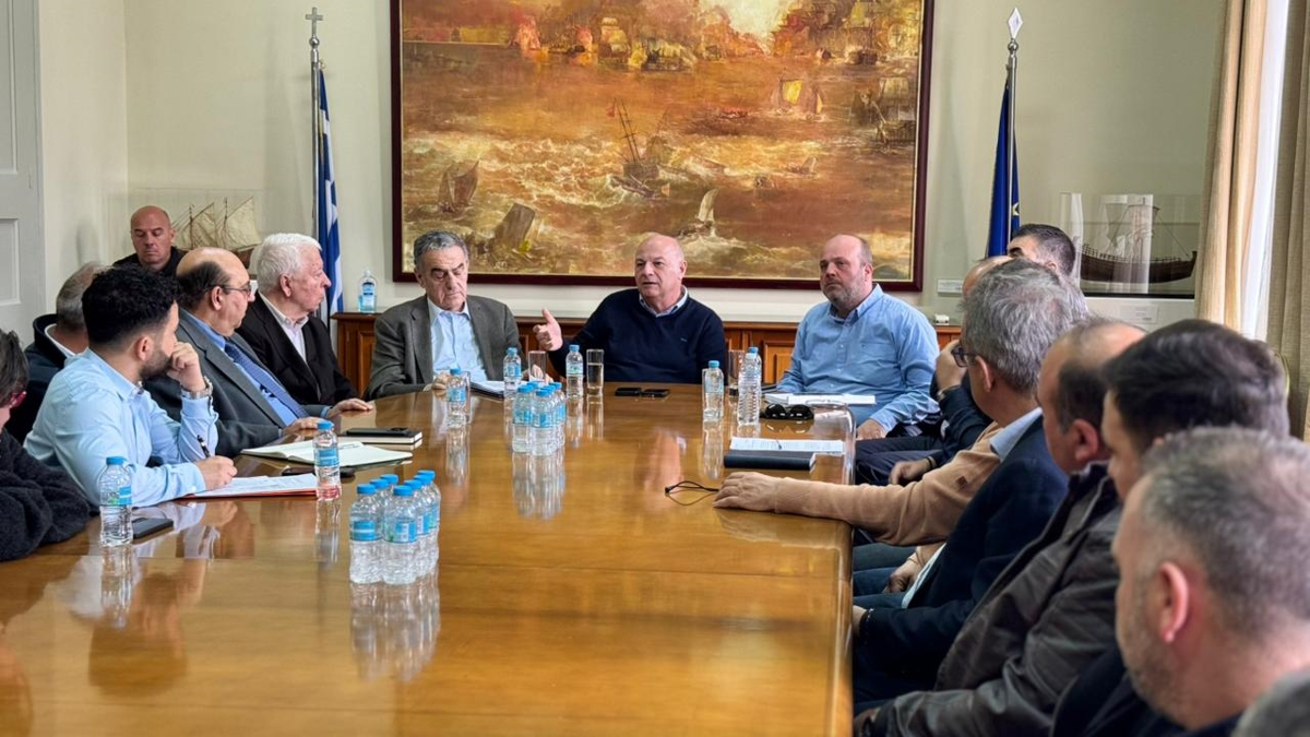 Σύσκεψη με εκπροσώπους τοπικών αρχών και παραγωγικών τάξεων είχε στη Λέσβο ο Κώστας Τσιάρας