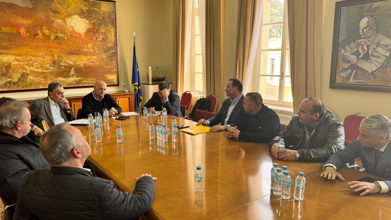 Σύσκεψη με εκπροσώπους τοπικών αρχών και παραγωγικών τάξεων είχε στη Λέσβο ο Κώστας Τσιάρας