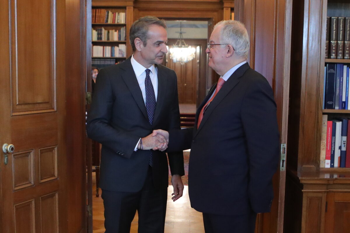 O Κυριάκος Μητσοτάκης με τον Κωνσταντίνο Τασούλα