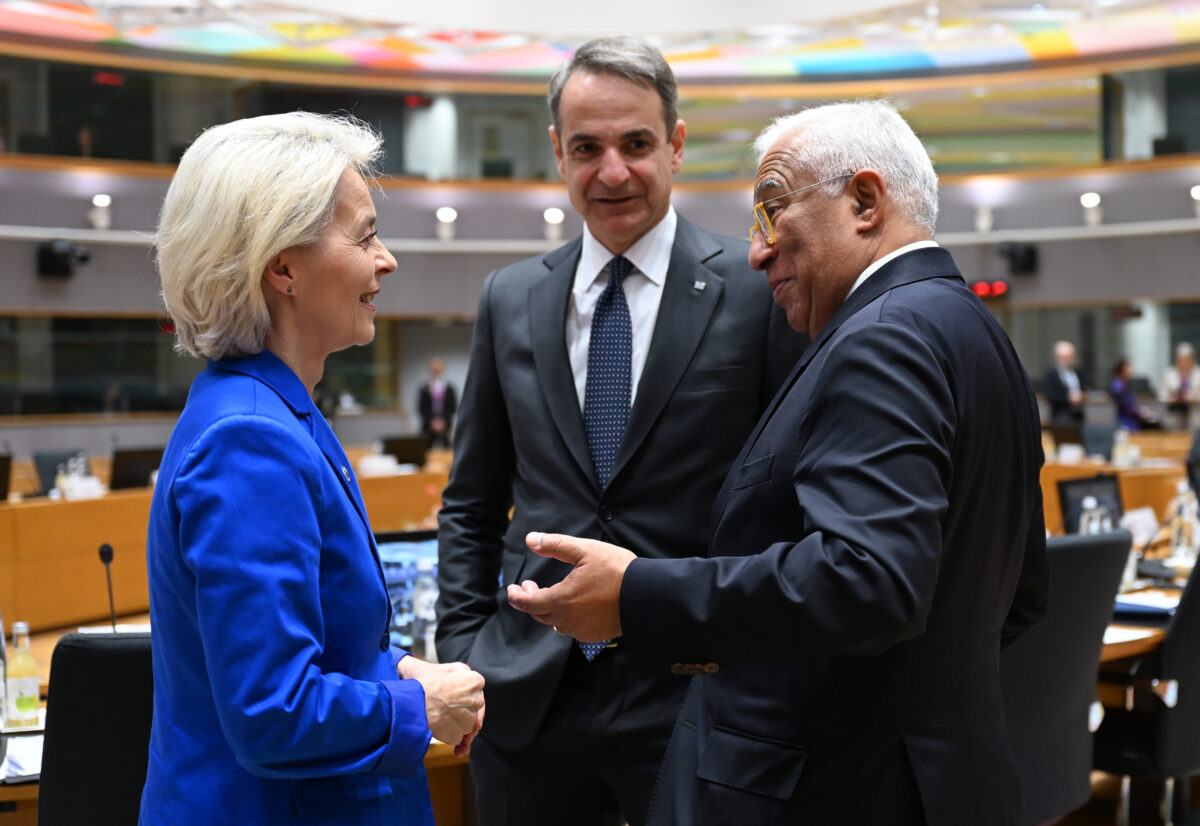 O Κυριάκος Μητσοτάκης με τον Αντόνιο Κόστα και την Ούρσουλα φον ντερ Λάιεν