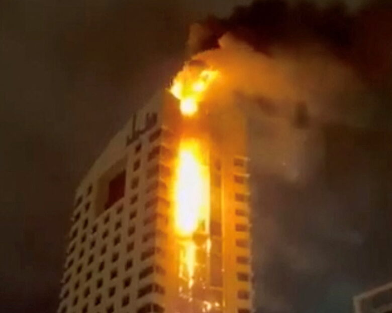 Καίγεται κυβερνητικό κτίριο στο Κουβέιτ