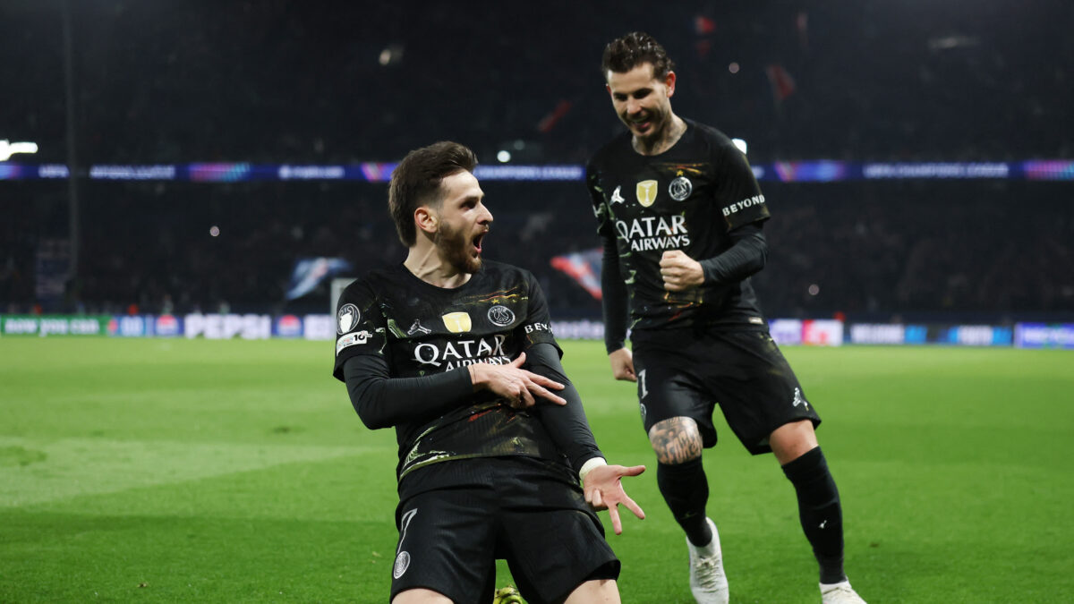 Ο Κβαρατσκέλια πανηγυρίζει το γκολ του