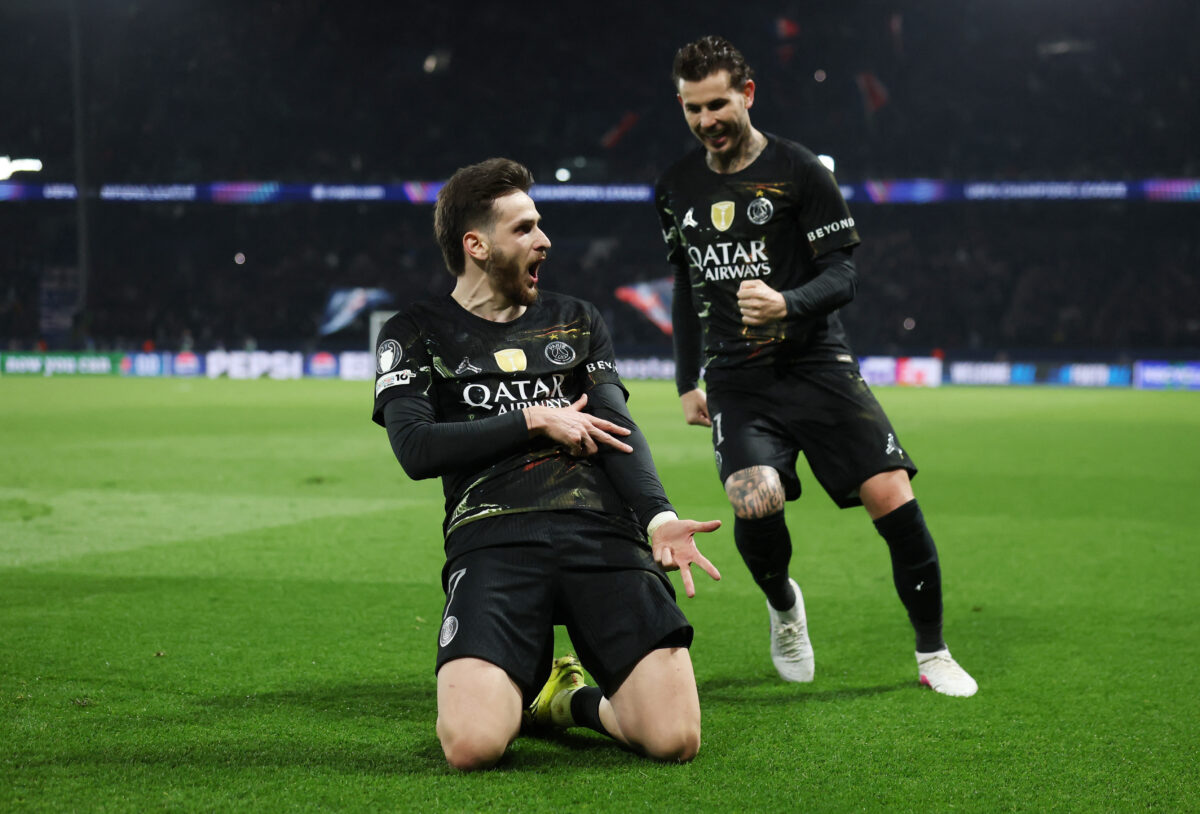 Ο Κβαρατσκέλια πανηγυρίζει το γκολ του