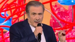 Ο Λάκης Λαζόπουλος κατά τη διάρκεια του «Αλ Τσαντίρι Νιουζ»