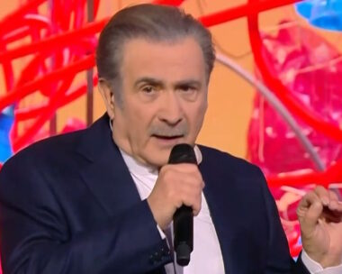 Ο Λάκης Λαζόπουλος κατά τη διάρκεια του «Αλ Τσαντίρι Νιουζ»