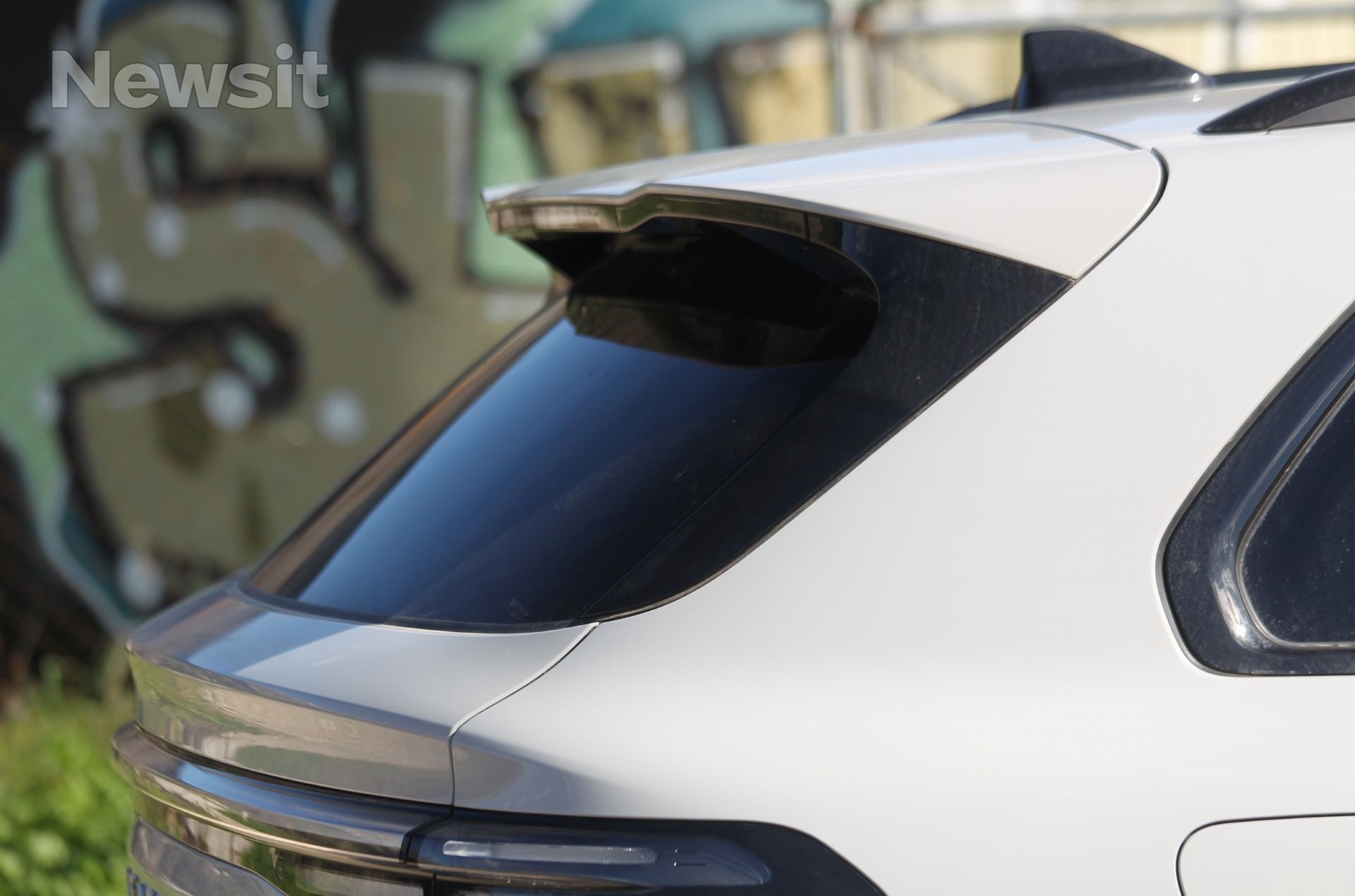 leapmotor c hybrid ev