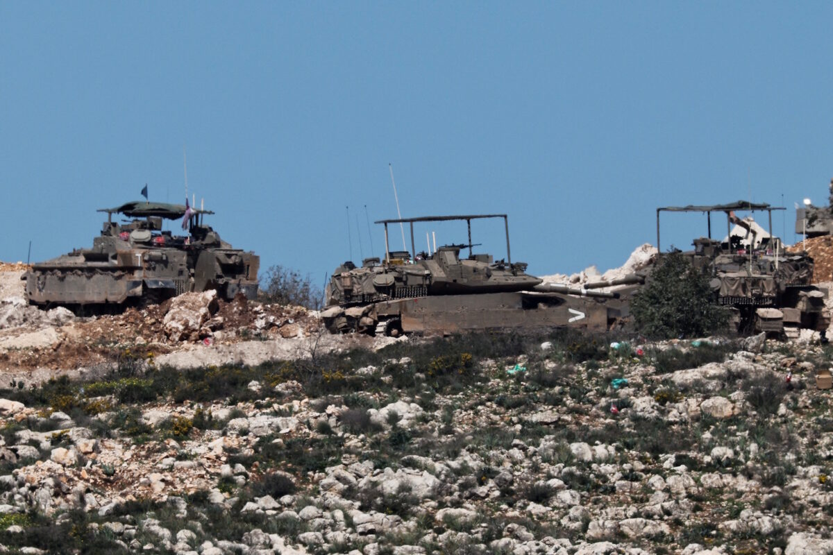 Ισραηλινά τεθωρακισμένα οχήματα στον νότιο Λίβανο