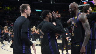 Ο Λεμπρόν και ο Μπρόνι Τζέιμς