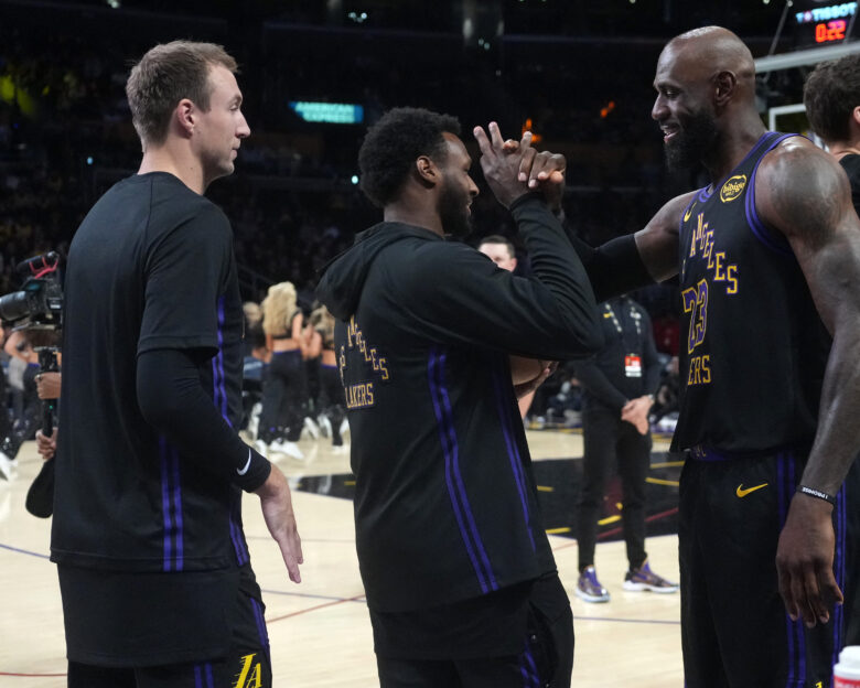 Ο Λεμπρόν και ο Μπρόνι Τζέιμς