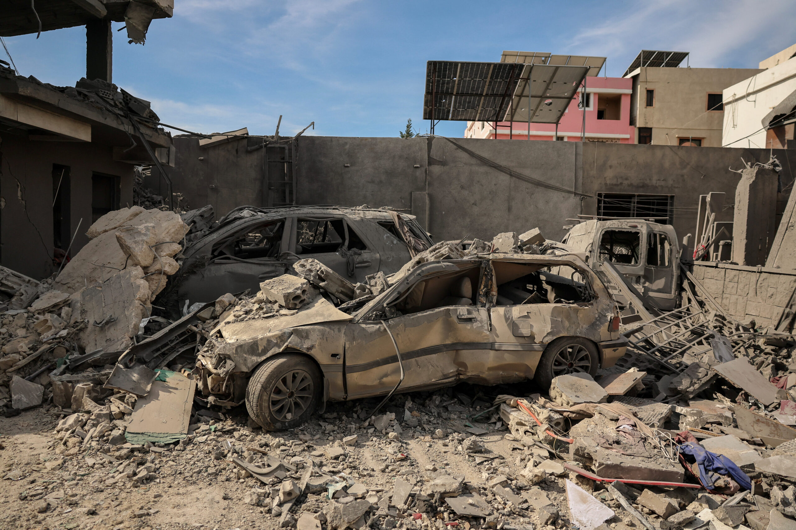 Aftermath of Israeli strikes in southern Lebanon Destroyed vehicles after an Israeli strike, amid escalating hostilities between Israel and Hezbollah, as the U.S.-Israeli conflict with Iran continues, in Saksakiyeh, southern Lebanon, March 28, 2026. REUTERS/Yara Nardi