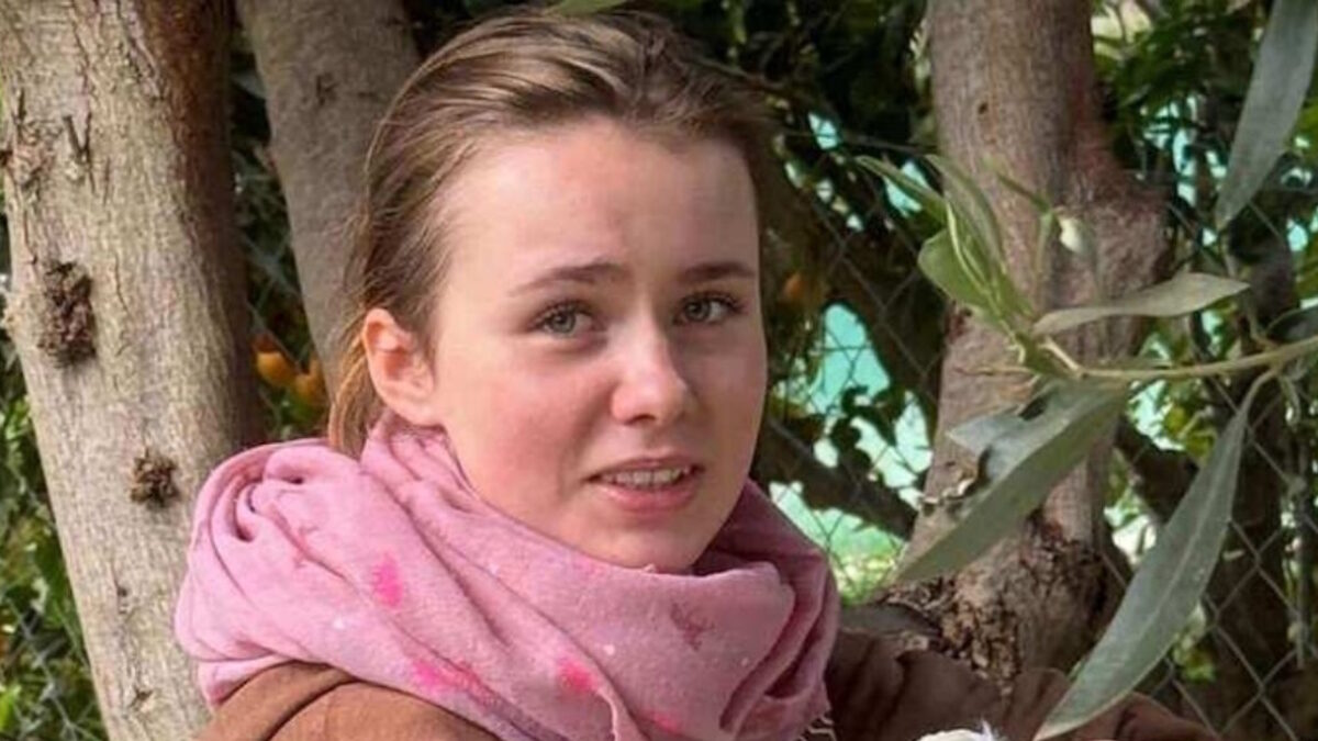 Χωρίς την 16χρονη Λόρα επέστρεψε στην Ελλάδα ο πατέρας της – Το κορίτσι δεν θέλει να τον συναντήσει ούτε παρουσία κοινωνικού λειτουργού