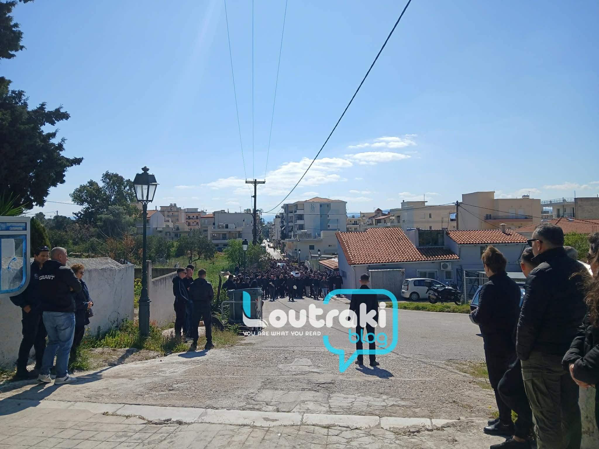 Κηδεία 17χρονου στο Λουτράκι