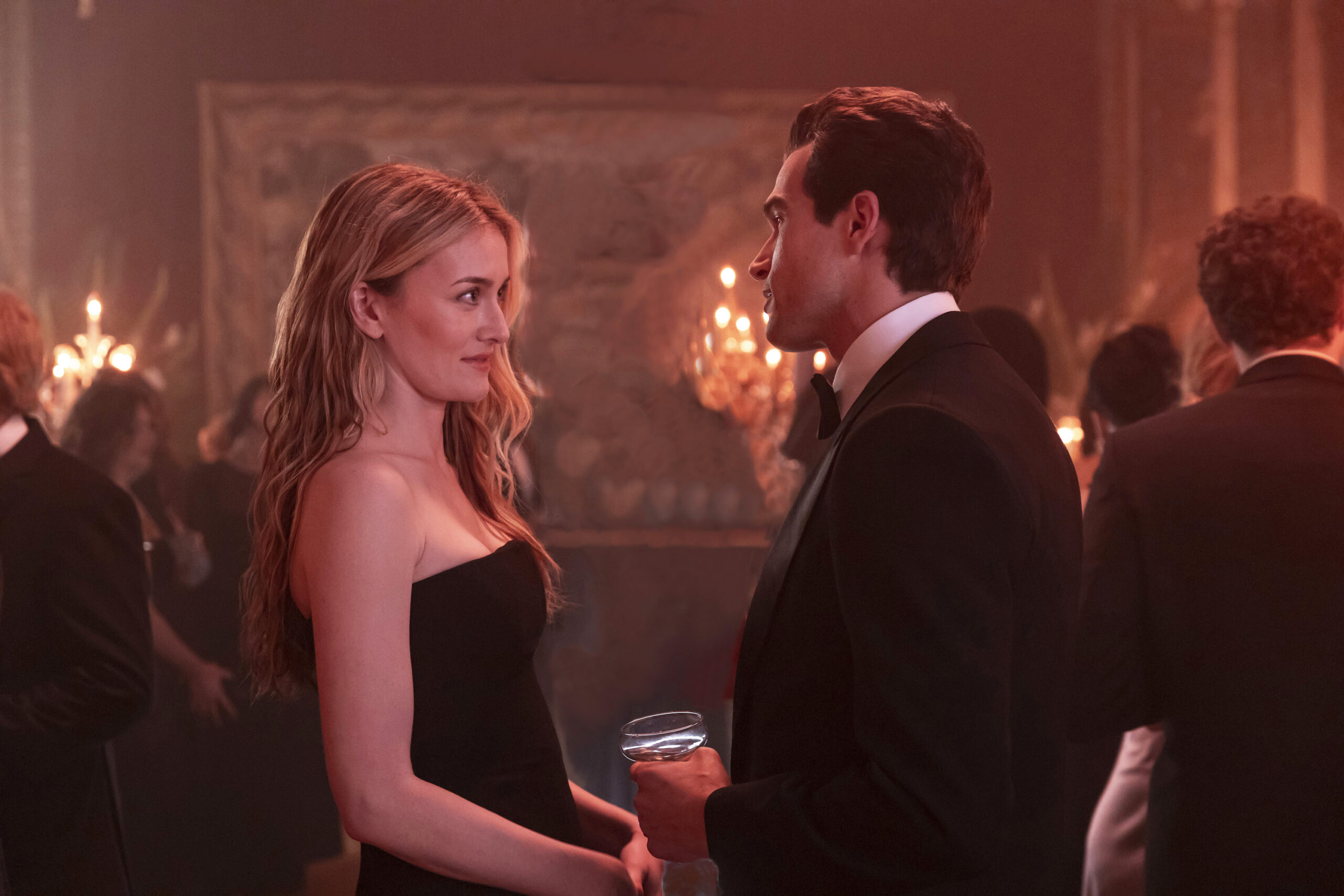 FX's Love Story: John F. Kennedy Jr. & Carolyn Bessette -- "Pilot" -- Season 1, Episode 1 (Airs Thurs., February 12) -- Pictured: (l-r) Sarah Pidgeon as Carolyn Bessette, Paul Anthony Kelly as John F. Kennedy Jr. CR: Eric Liebowitz