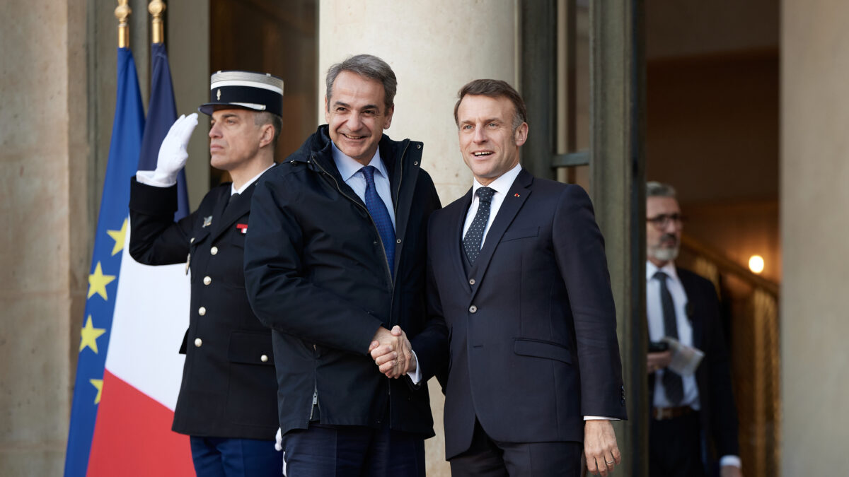 Ο Κυριάκος Μητσοτάκης με τον Εμανουέλ Μακρόν