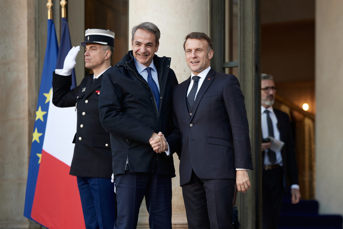 Ο Κυριάκος Μητσοτάκης με τον Εμανουέλ Μακρόν
