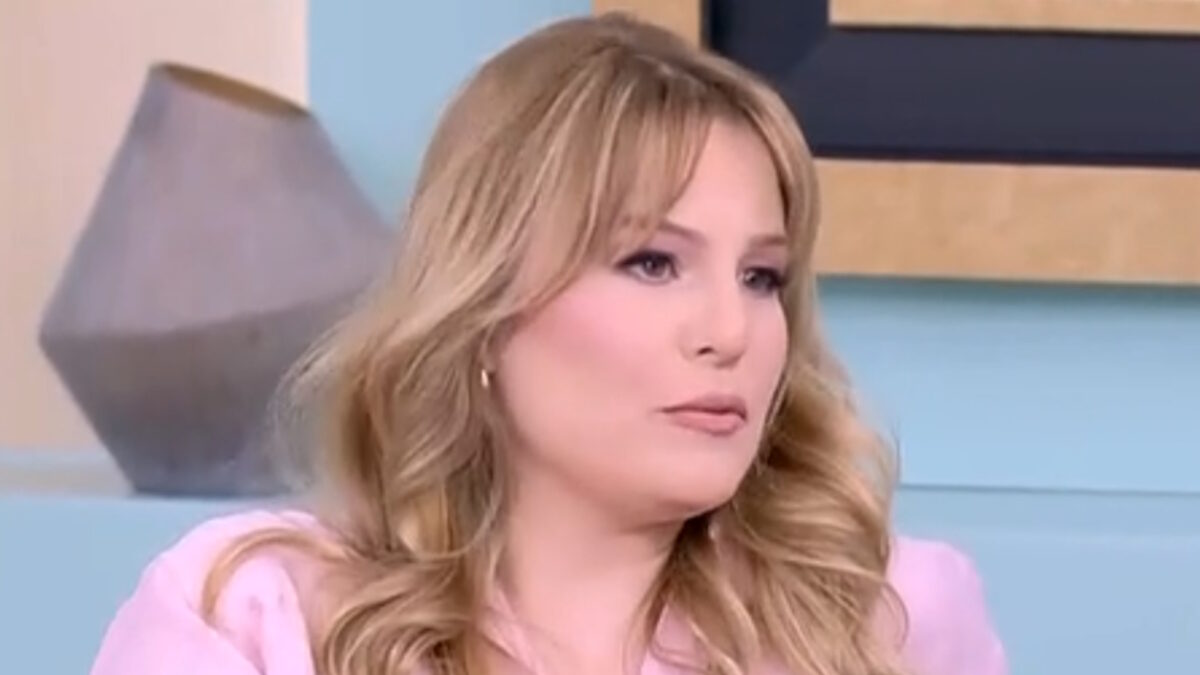 Η Βέρα Μακρομαρίδου απέναντι από την Σταματίνα Τσιμτσιλή