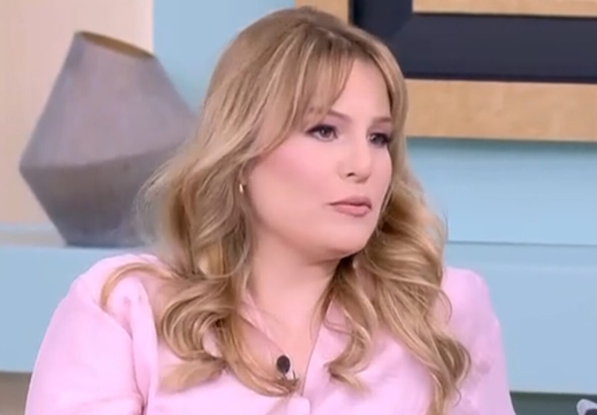 Η Βέρα Μακρομαρίδου απέναντι από την Σταματίνα Τσιμτσιλή