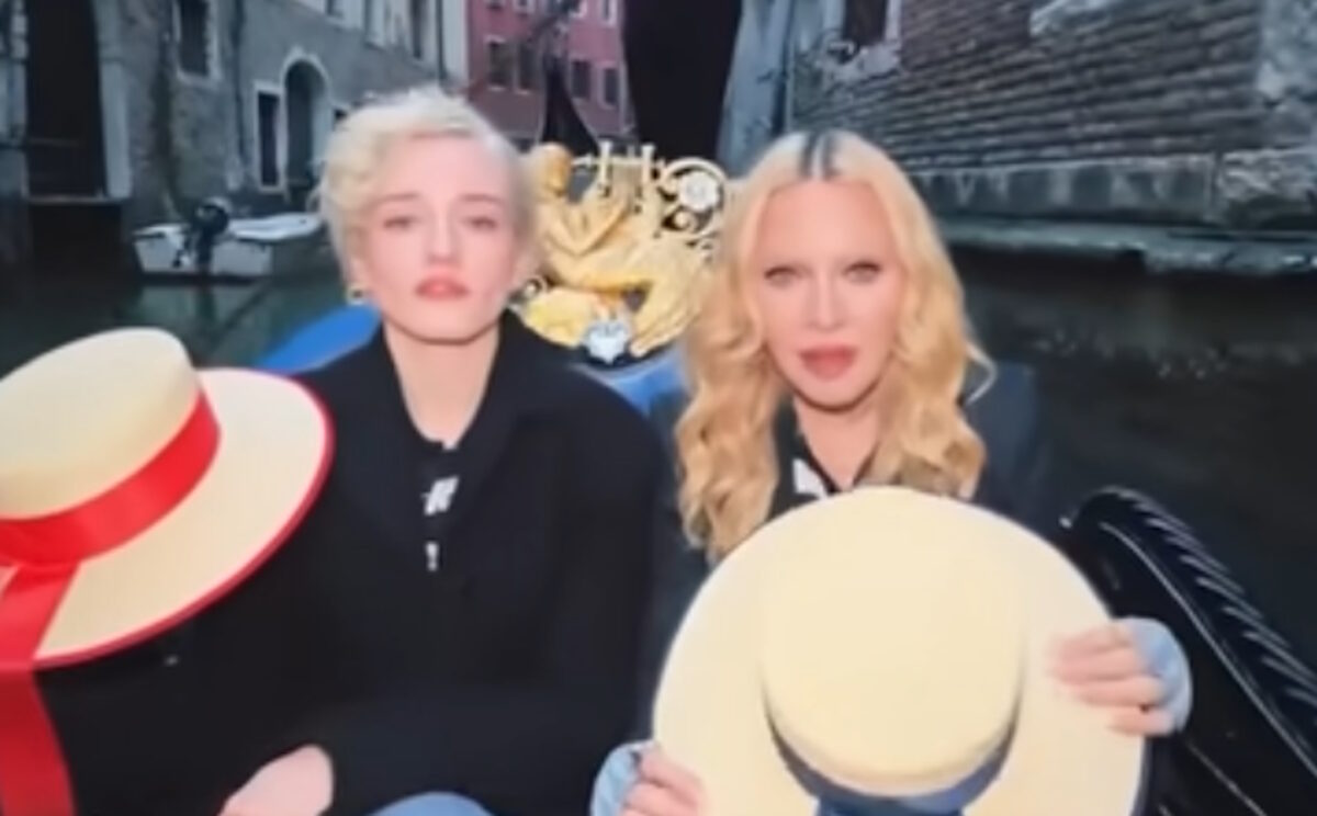 Μαντόνα – Τζούλια Γκάρνερ: Βίντεο από τη βόλτα με γόνδολα στη Βενετία με άρωμα «Like a Virgin»