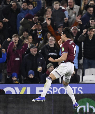 Ο Ντίνος Μαυροπάνος