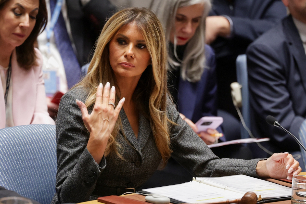 melania-trump-03032026 Η πρώτη κυρία των ΗΠΑ, Melania Trump προεδρεύει σε συνεδρίαση του Συμβουλίου Ασφαλείας των Ηνωμένων Εθνών / REUTERS / Φωτογραφία Jeenah Moon