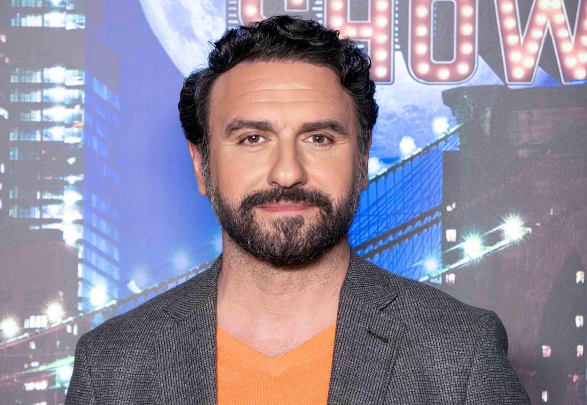 Ο Μελέτης Ηλίας στο πλατό της εκπομπής «The 2night Show»