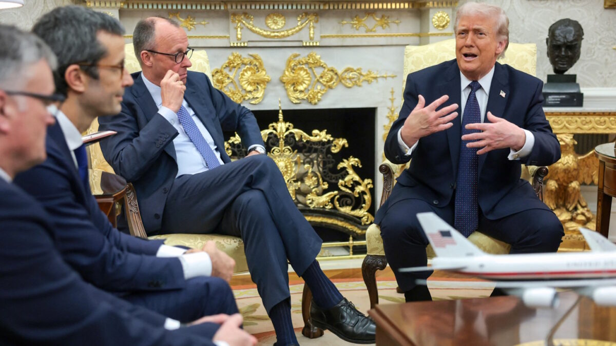 Τραμπ και Μερτς στο Οβάλ Γραφείο