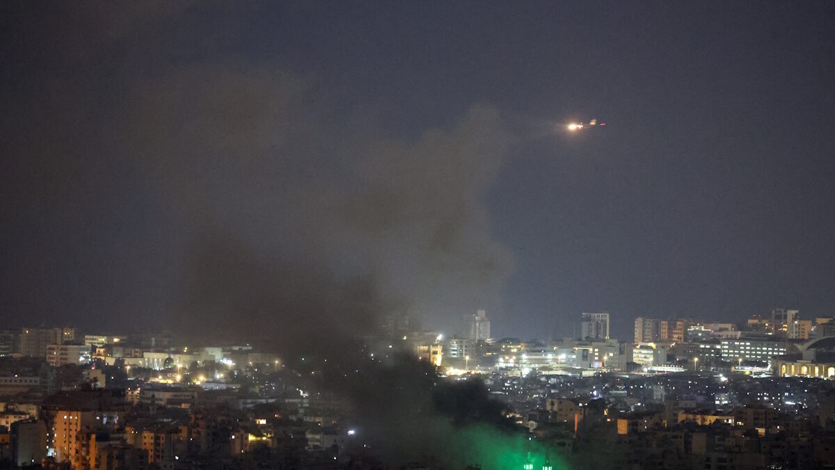 Καπνός μετά από ισραηλινή αεροπορική επιδρομή στη Βηρυτό