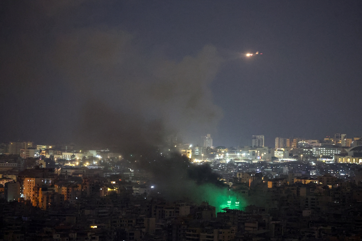 Καπνός μετά από ισραηλινή αεροπορική επιδρομή στη Βηρυτό