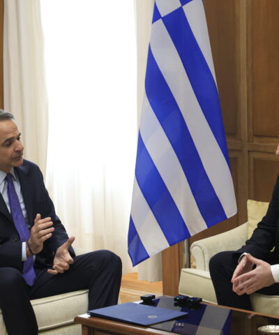 Συνάντηση του προέδρου του ΠΑΣΟΚ Νίκου Ανδρουλάκη με τον πρωθυπουργό Κυριάκο Μητσοτάκη, κατόπιν αιτήματος ενημέρωσης για τις προτεραιότητες και τη θέση της χώρας μας στα τεκταινόμενα στην ευρύτερη περιοχή της Μέσης Ανατολής  (Πηγή φωτογραφίας