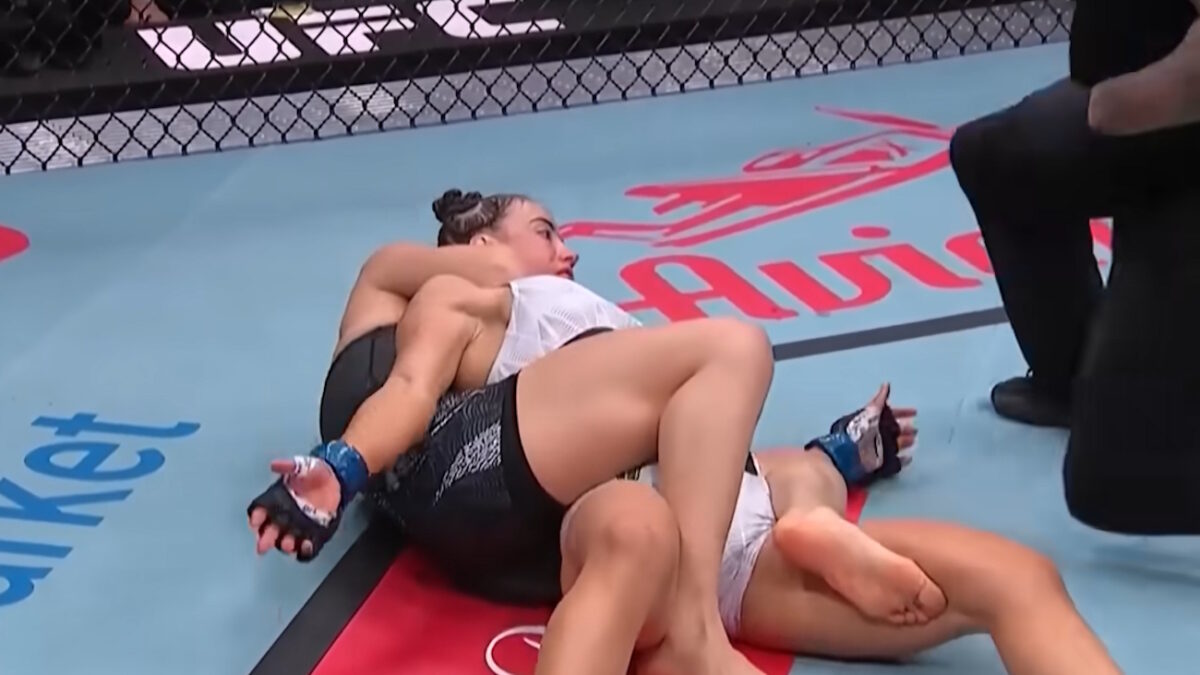 Σοκαριστικό νοκ-άουτ στο UFC, έμεινε ακίνητη και με ανοικτά τα μάτια μετά από γροθιές και λαβή πνιγμού