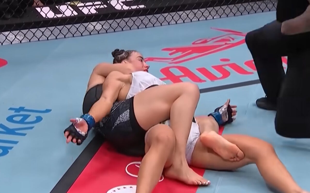 Σοκαριστικό νοκ-άουτ στο UFC, έμεινε ακίνητη και με ανοικτά τα μάτια μετά από γροθιές και λαβή πνιγμού