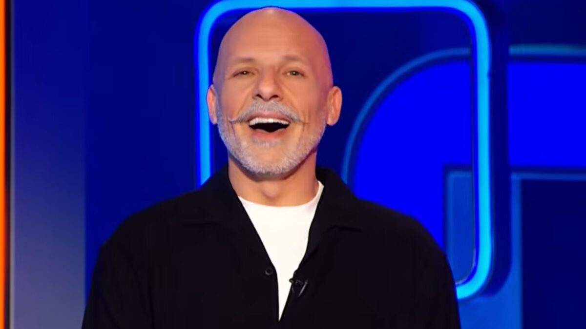 Nίκος Μουτσινάς