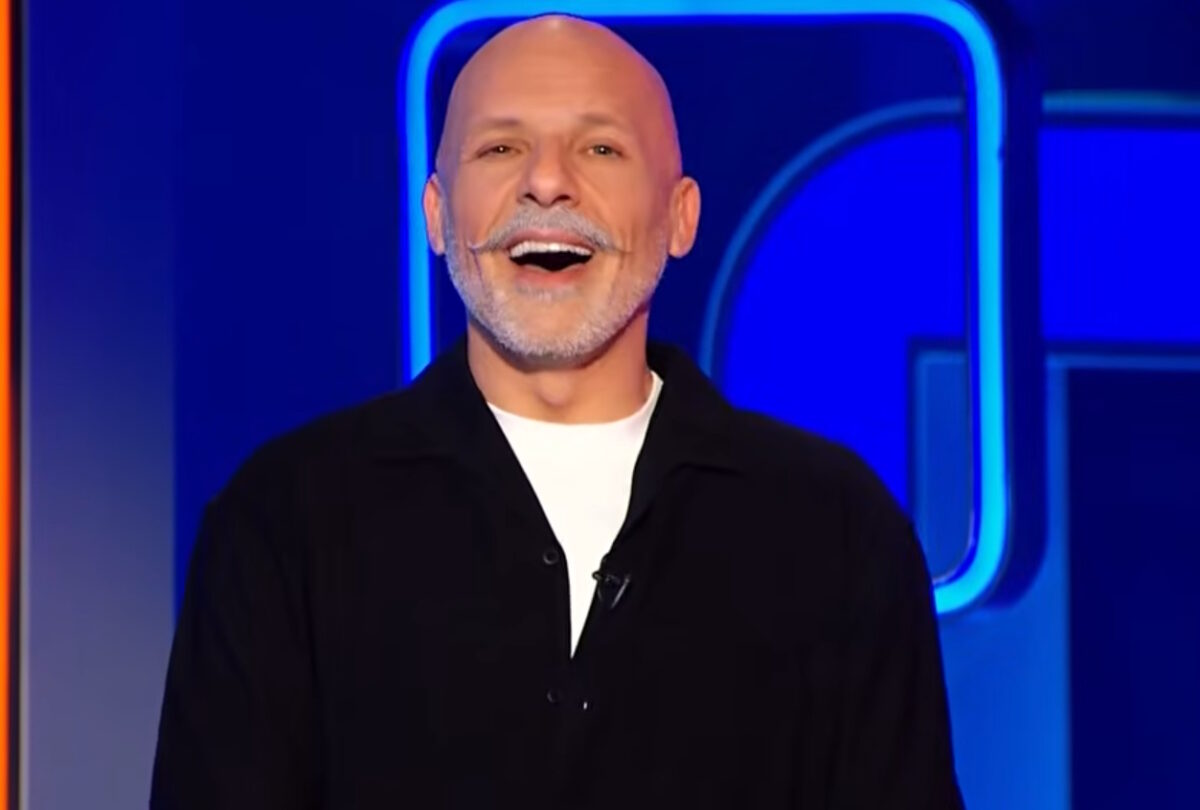 Nίκος Μουτσινάς