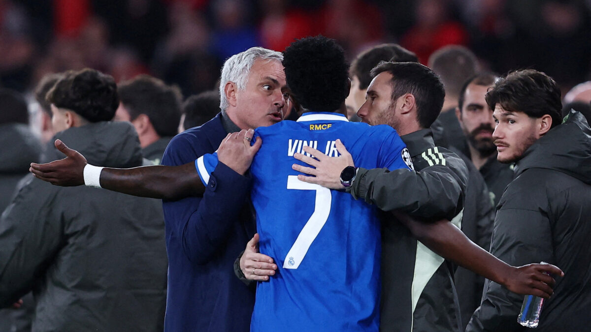 Ο Μουρίνιο με τον Βινίσιους Τζούνιορ στο Μπενφίκα - Ρεάλ Μαδρίτης