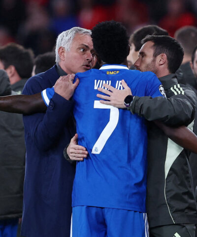 Ο Μουρίνιο με τον Βινίσιους Τζούνιορ στο Μπενφίκα - Ρεάλ Μαδρίτης