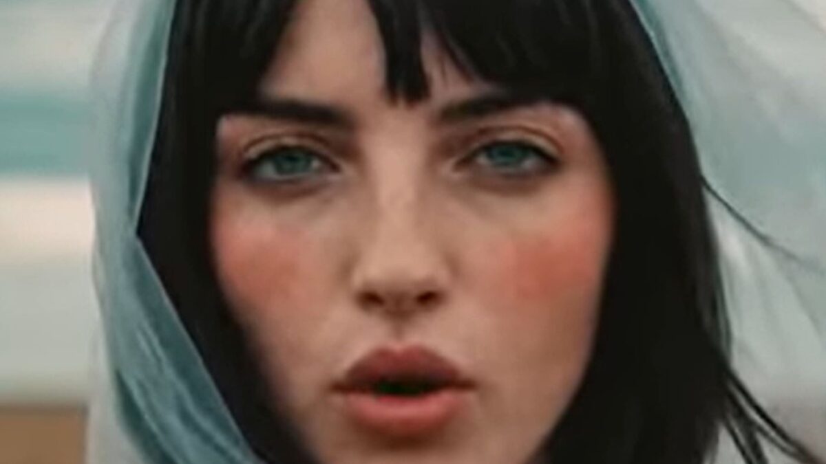 Nava, η AI τραγουδίστρια