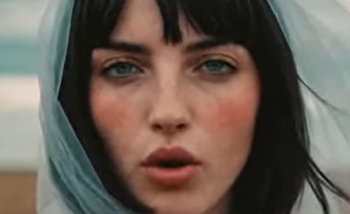 Nava, η AI τραγουδίστρια