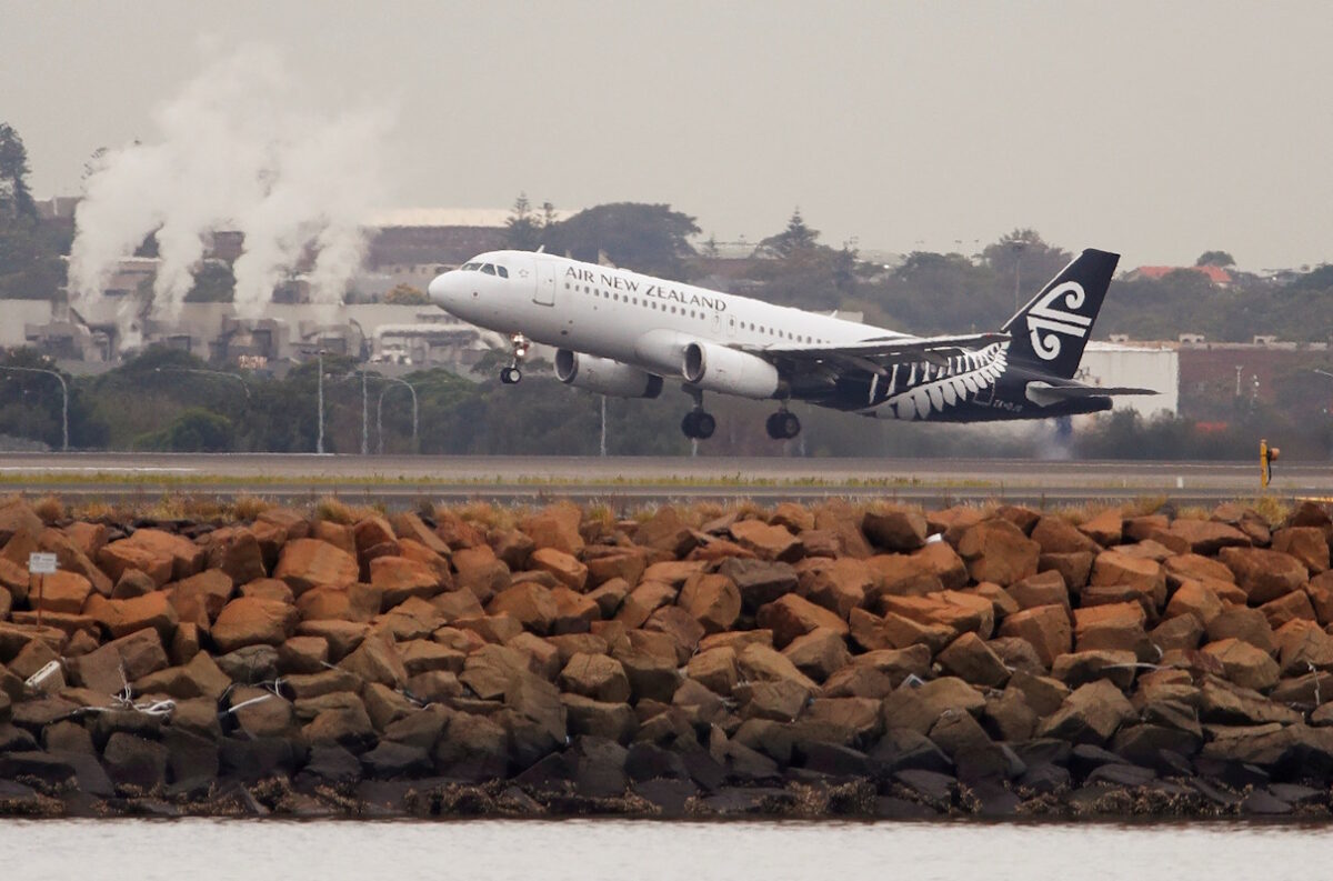 FILE PHOTO: An Air New Zealand Airbus A320-200 plane takes off from Kingsford Smith International Airport in Sydney, Australia, February 22, 2018. REUTERS/Daniel Munoz/File Photo