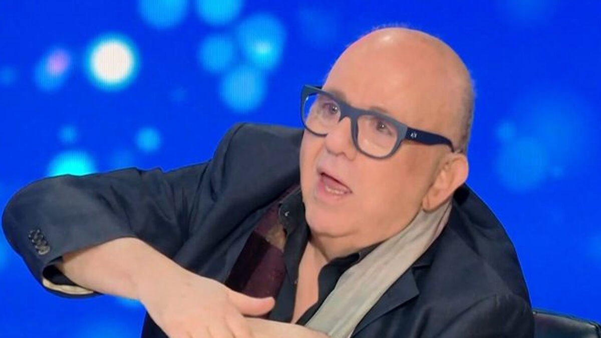 Επικό μπέρδεμα του Νίκου Μουρατίδη στο J2US με τον Steve Provis και τη Μαίρη Βυτινάρος