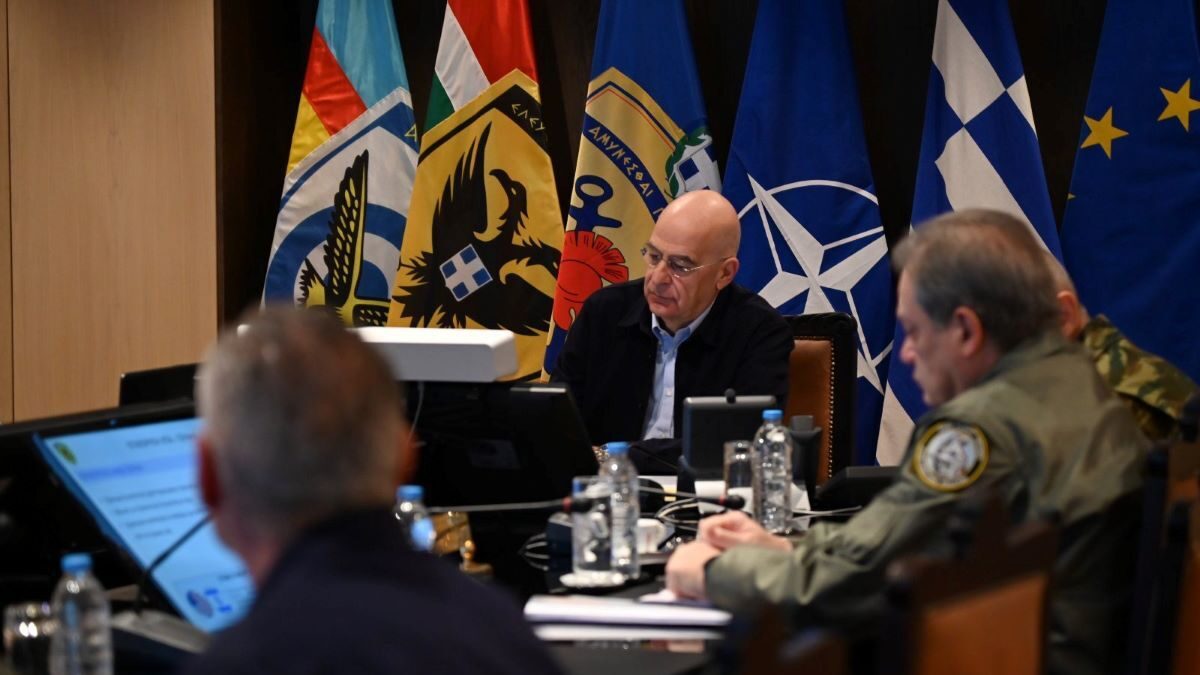 Ο Νίκος Δένδιας στην έκτακτη σύσκεψη στο ΥΠΕΘΑ